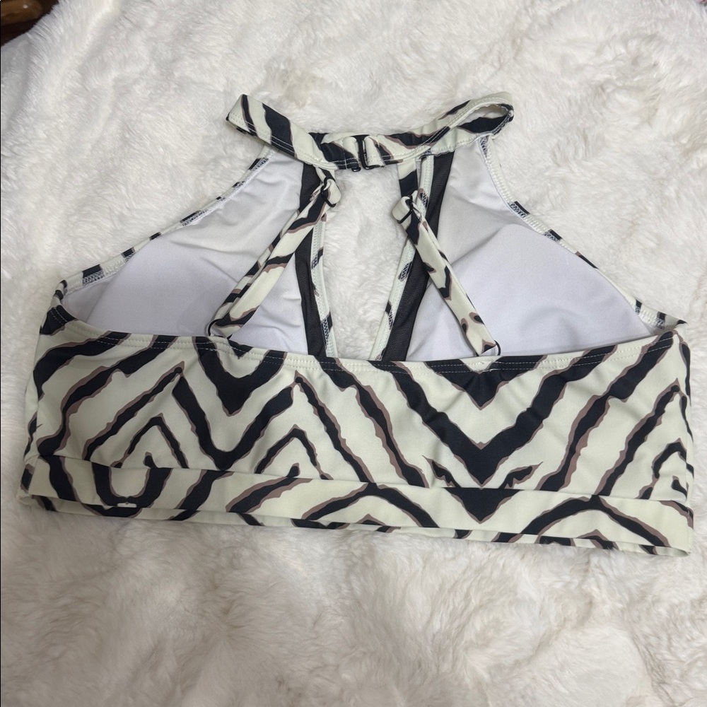 VENUS Black and White High Neck Seim Top - Picture 3 of 3